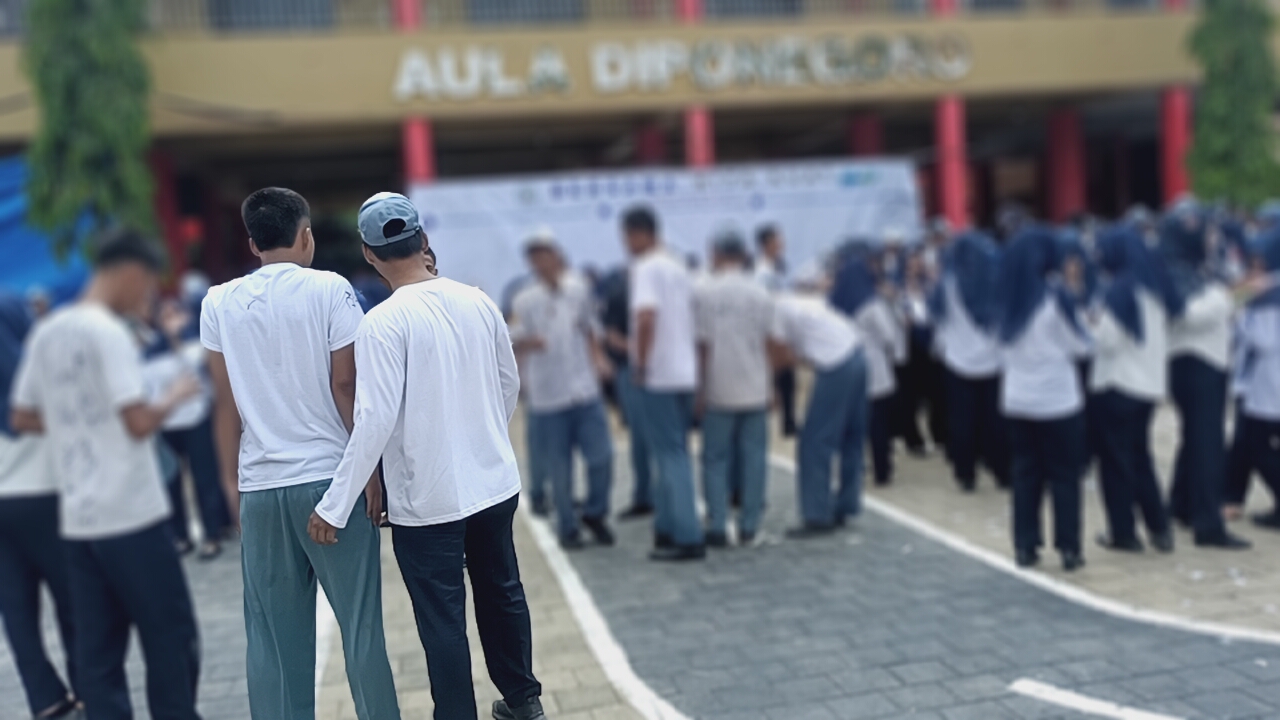 Lulus 100 Persen, SMKN 1 Bulakamba Rayakan Kelulusan dengan Tradisi Tanda Tangan dan Donasi Mandiri