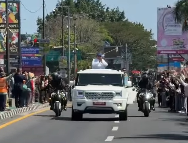 Anak Sekolah & Pecinta Bollywood Sambut Prabowo Dan PM India Narendra Modi