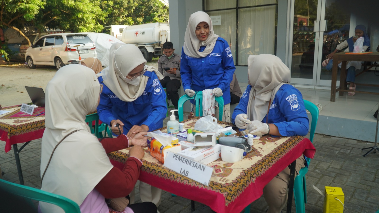 Bakti Kesehatan Dalam Rangkaian Hari Bhayangkara Ke-80, Polres Hadirkan Layanan Cek Kesehatan Gratis Di CFD Slawi