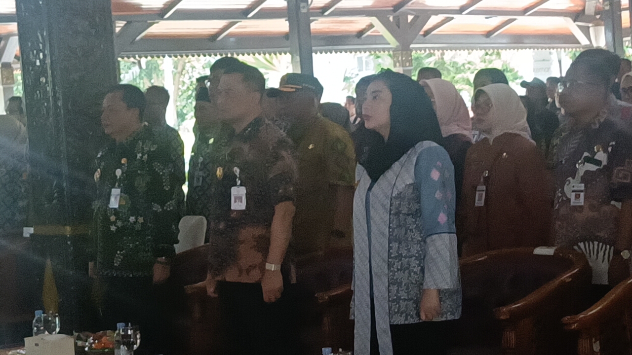 Perkuat Kesejahteraan Warga, Bupati Brebes Salurkan Bantuan Senilai Miliaran Rupiah