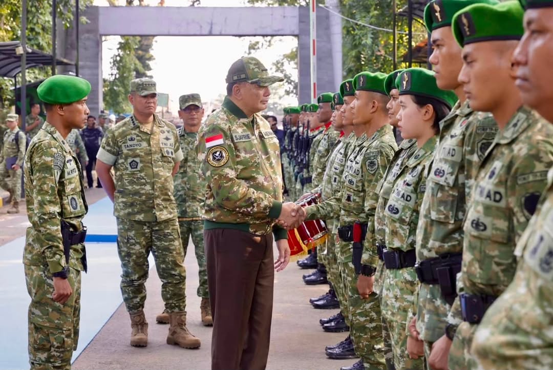 Wapang TNI Bersama Menhan RI Tinjau Lokasi Industri Strategis dan Yonif TP 938/Pancasona  di Jawa Barat