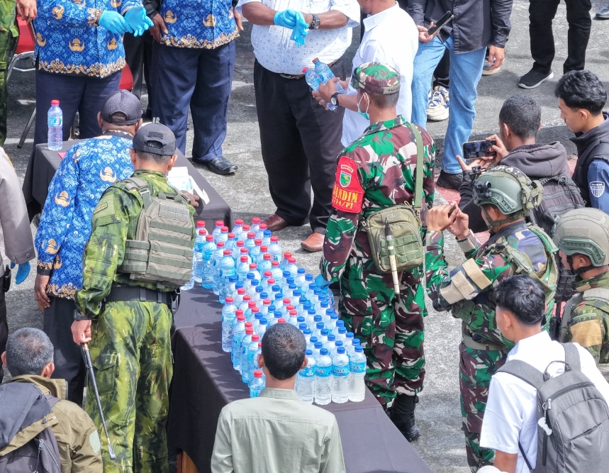 Kodim 1714/Puncak Jaya Bersinergi dengan Polri dan Pemda Musnahkan Miras Ilegal Demi Menjaga Kamtibmas