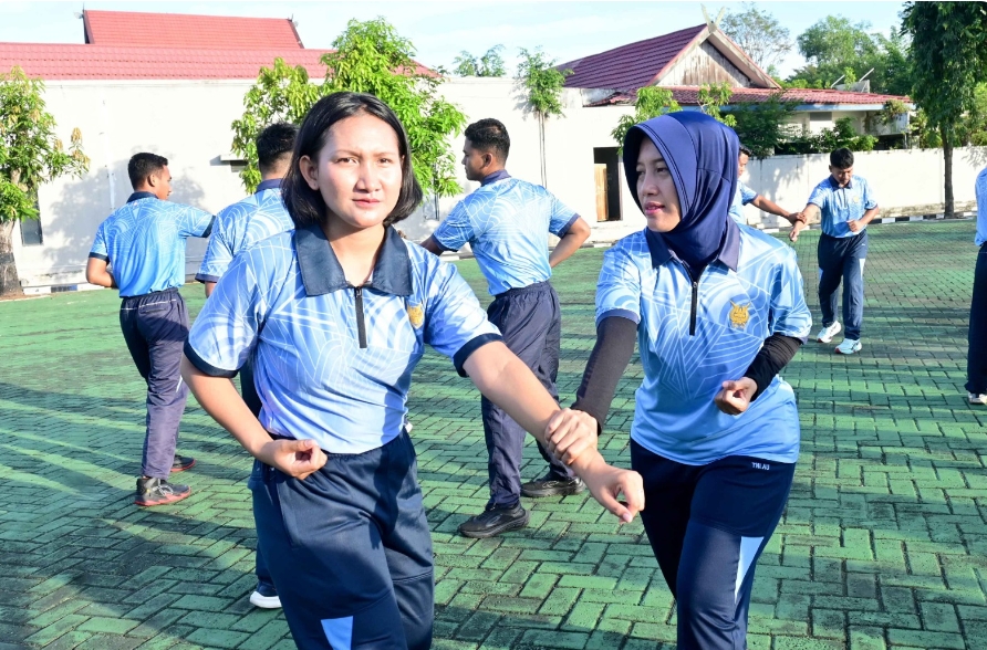 Perkuat Fisik, Mental, dan Kesiapsiagaan, Personel Lanud Sjamsudin Noor Asah Kemampuan Bela Diri Taktis