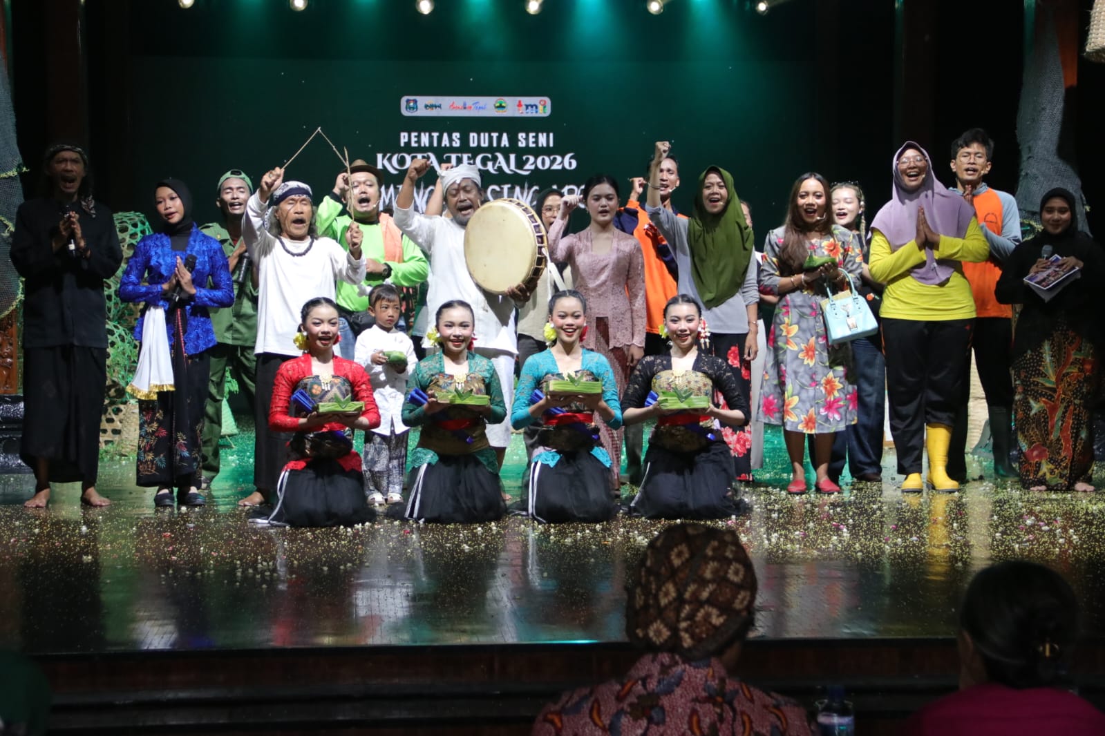 Duta Seni Kota Tegal Pentaskan “Seminggah Sing Adoh” di TMII, Angkat Nilai Syukur dan Kearifan Pesisir