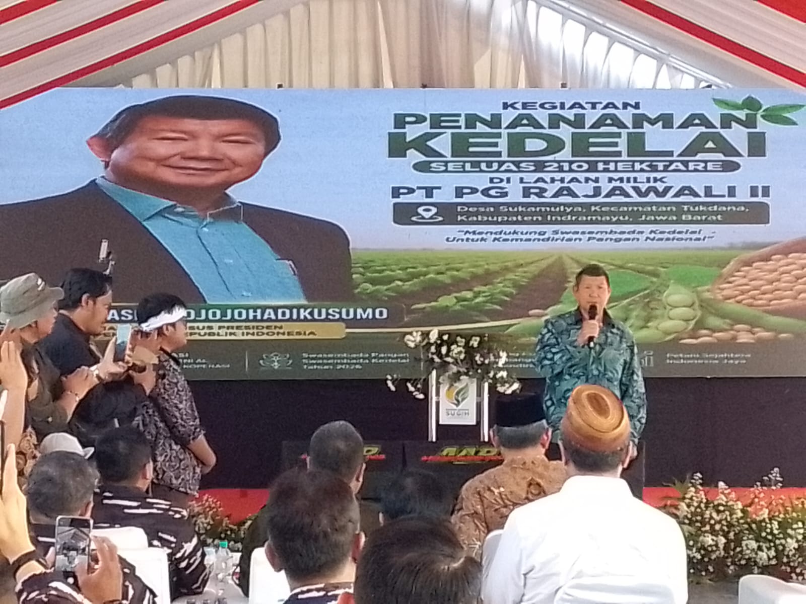 Diperintah Presiden Prabowo, Hashim Hadiri Penanaman Kedelai Nasional di Indramayu