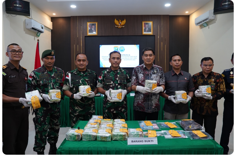 Satgas Pamtas Yonarhanud 1/PBC/1 Kostrad Gagalkan Penyelundupan 21,4 Kg Sabu dari Malaysia