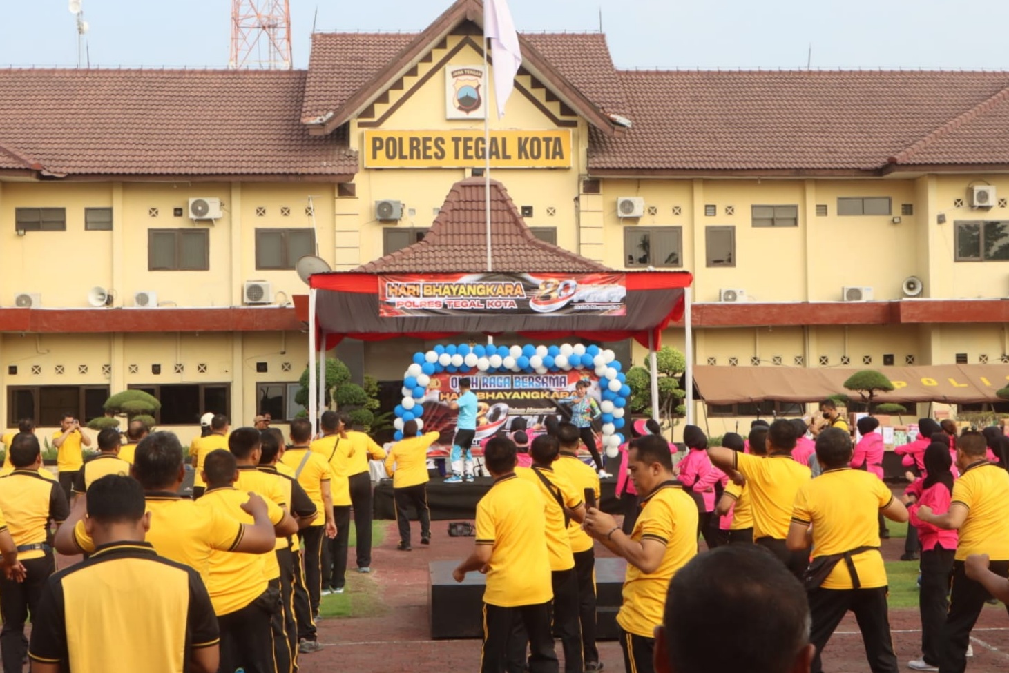 Sambut Hari Bhayangkara ke-80, Polres Tegal Kota Gelar Olahraga Bersama Pererat Soliditas