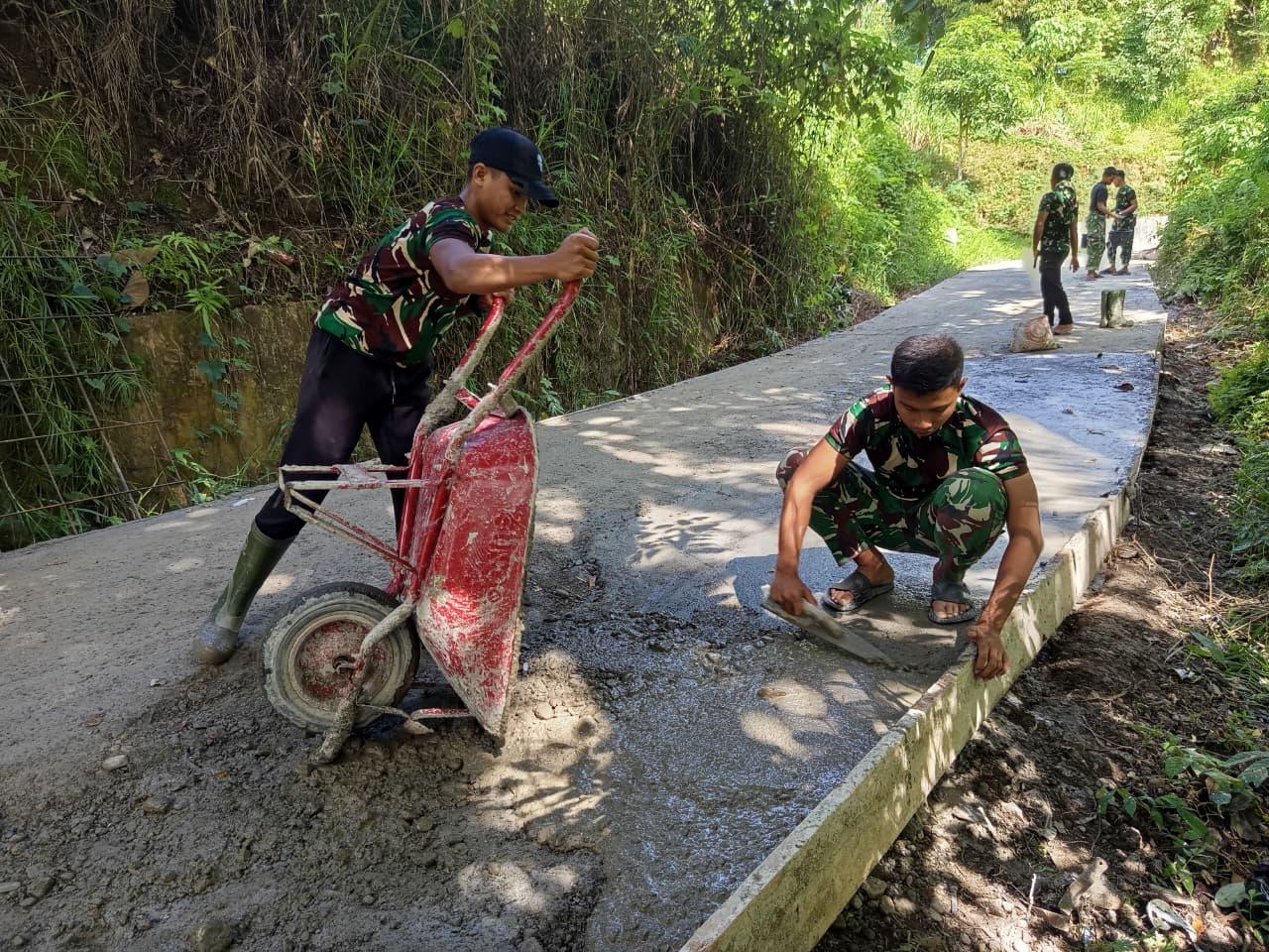 Bakti TNI di Nias Selatan, Jalan Desa Bawonifouso Sepanjang 1,2 Km Terus Dikebut