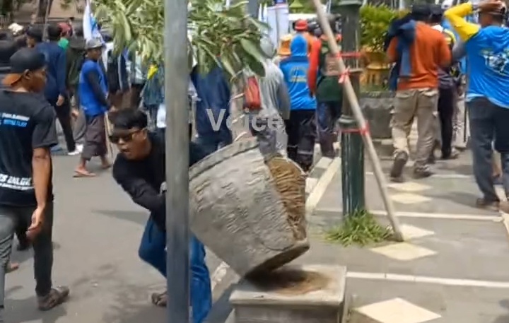 SURAT TERBUKA, Desakan Penegakan Hukum atas Dugaan Pengrusakan Fasilitas Umum Alun-Alun Indramayu Diduga Oleh Massa Aksi KOMPI