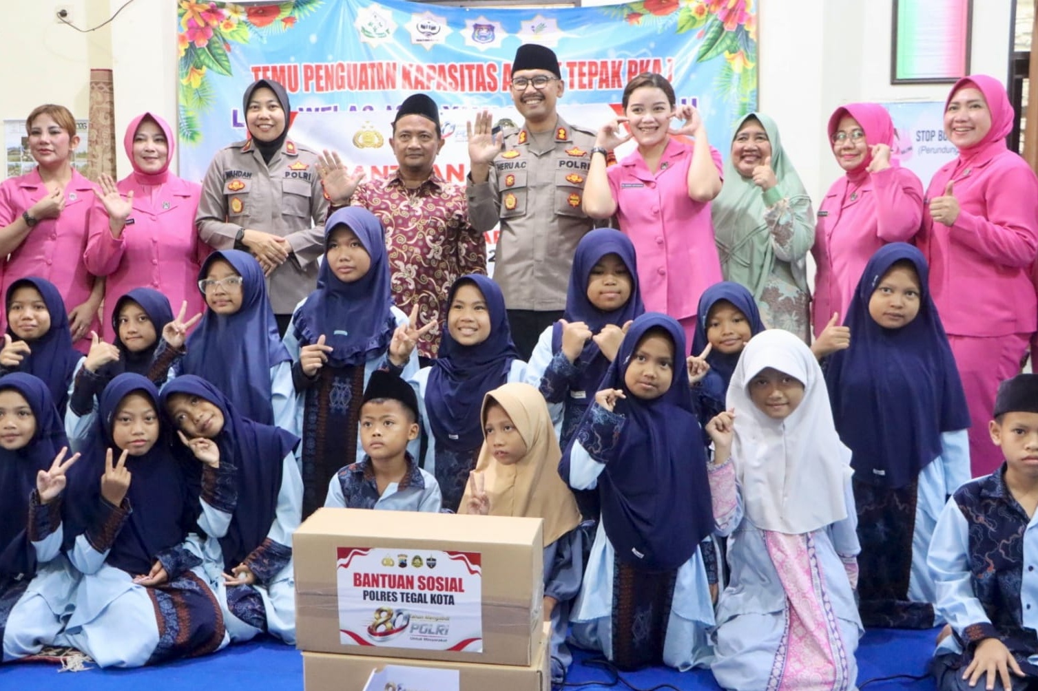 Bawa Kepedulian Hingga ke Akar Warga, Kapolres Tegal Kota dan Jajaran Turun Langsung Sambangi Panti Asuhan dan Warga Kurang Mampu