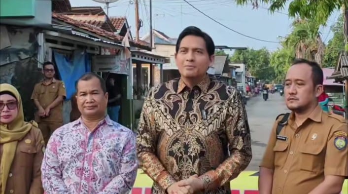 Lucky Hakim & Kadis PUPR Tinjau Langsung Progres Pembangunan Proyek Pengecoran Jalan