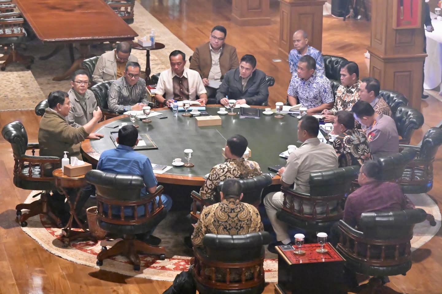 Presiden Prabowo Gelar Ratas di Hambalang, Bahas Aspirasi Buruh hingga Peran Fakultas Teknik