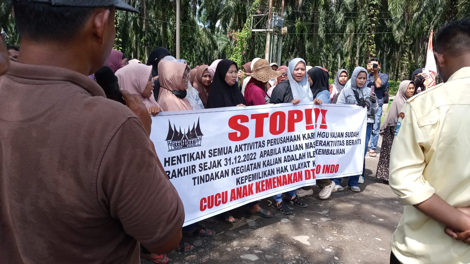 Konflik agraria di perkebunan Perusaha an pemilik HGU di Pasaman Barat makin merajalela.