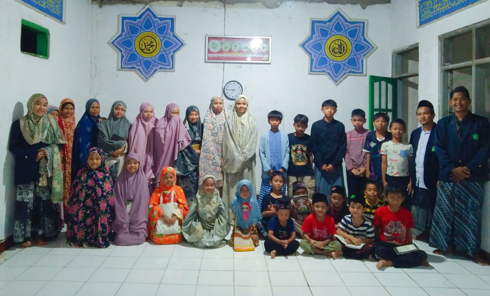 Tekan Buta Huruf Al-Qur’an, Mahasiswa KKN Al-Amin Ajarkan Al-Qur’an Anak-Anak Sumbermulya