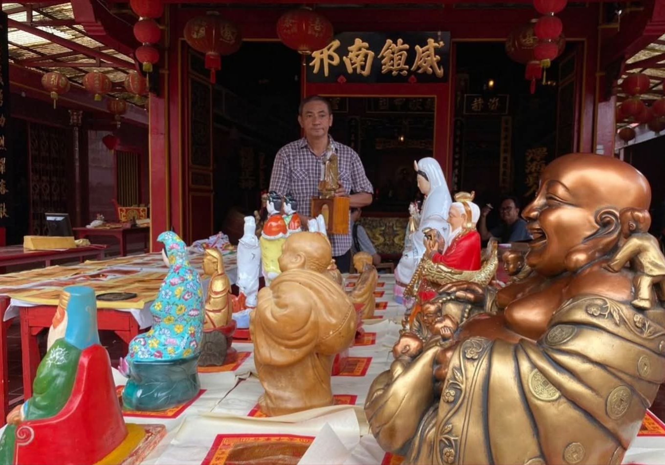 Jelang Perayaan Imlek, Vihara Dharma Rahayu An Tjeng Bio Lakukan Ritual Bersih-Bersih Kelenteng