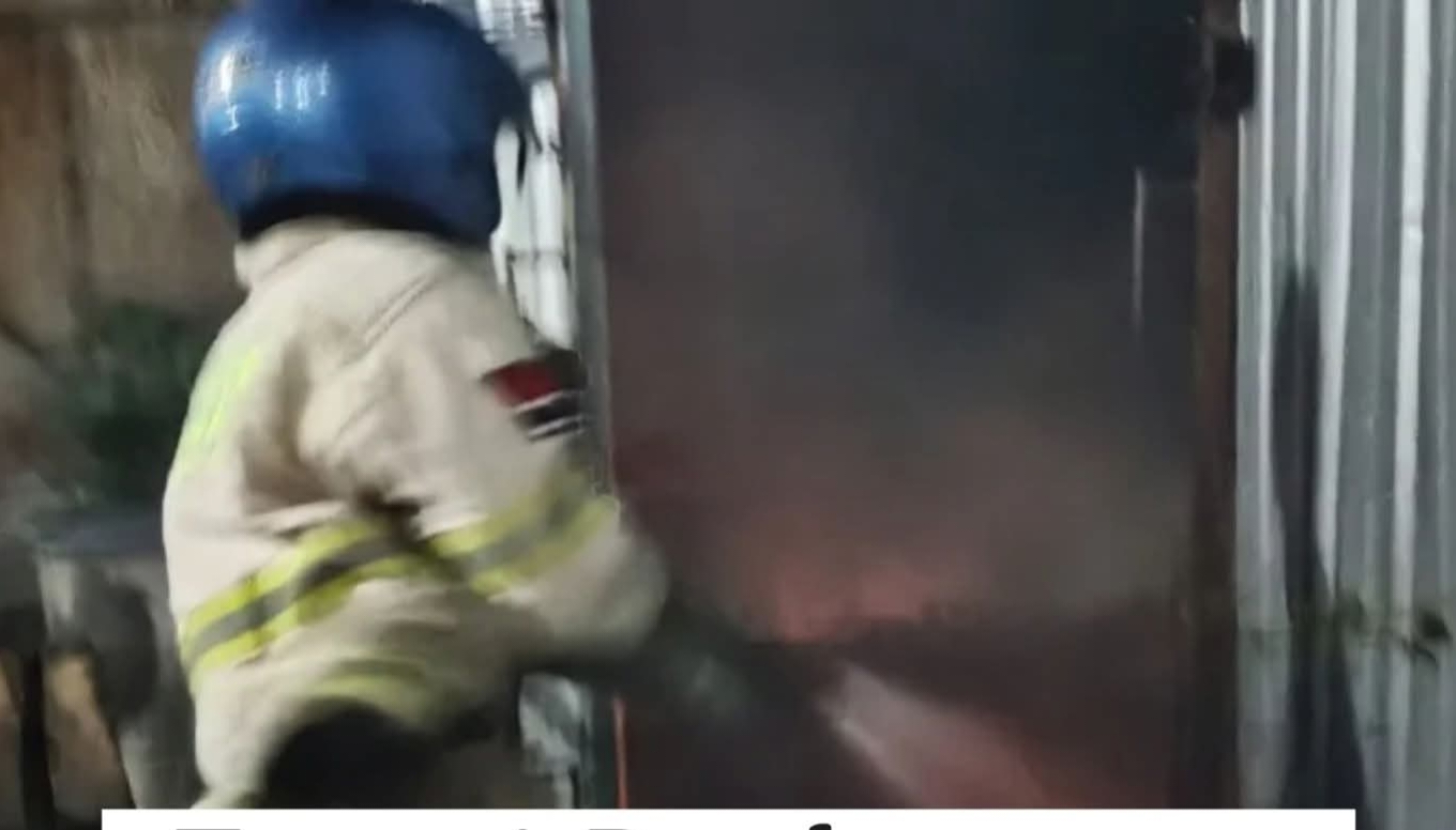 Limbah Parfum CV MEDISON Terbakar