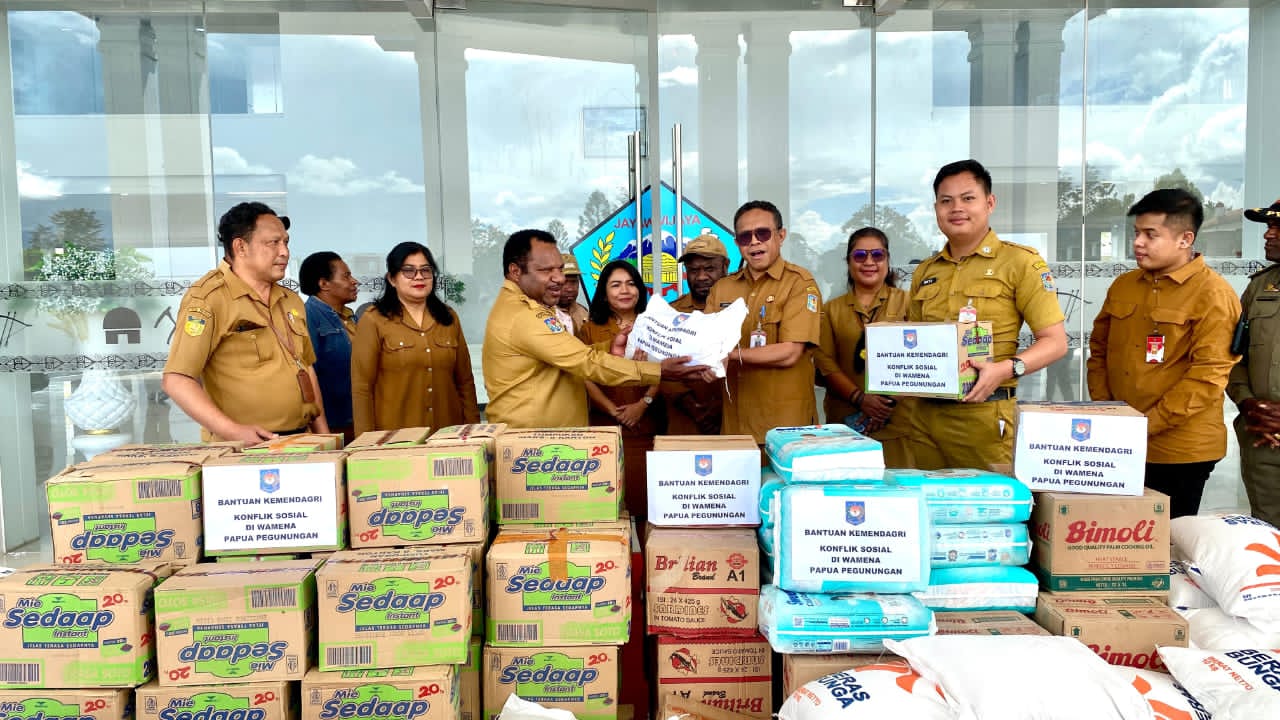 Kemendagri Serahkan Bantuan Sosial, Dukung Penanganan Pascakonflik di Wamena