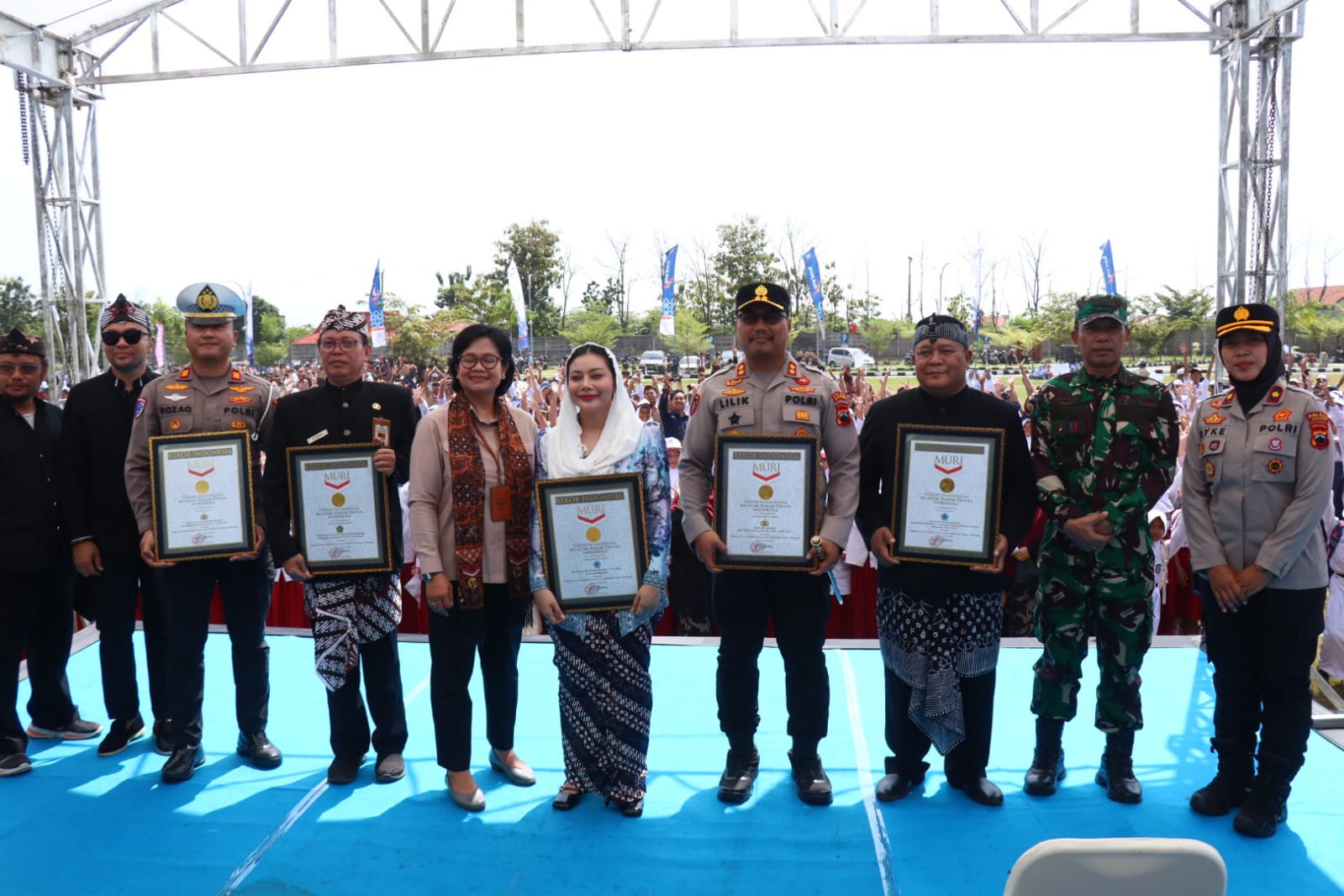 Peringati Hardiknas 2026, Kabupaten Brebes Pecahkan Rekor MURI Deklarasi Tertib Lalu Lintas dengan 59.410 Pelajar