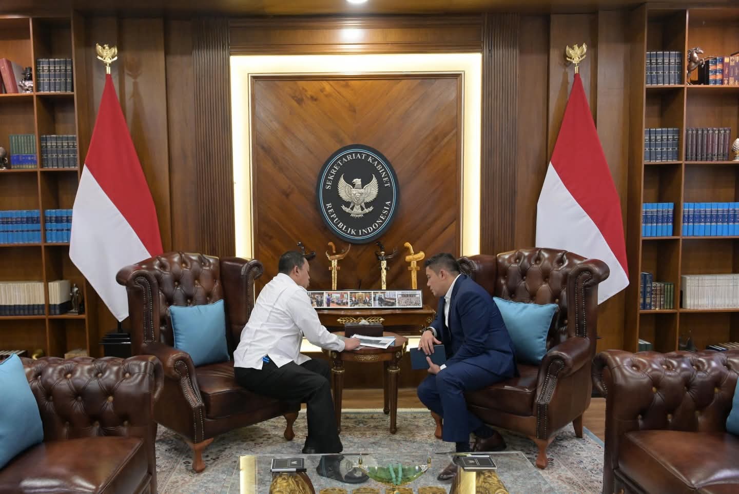 Sekretaris Kabinet Teddy Indra Wijaya Bersama Menteri Agraria Nusron Wahid Bahas Isu Strategis