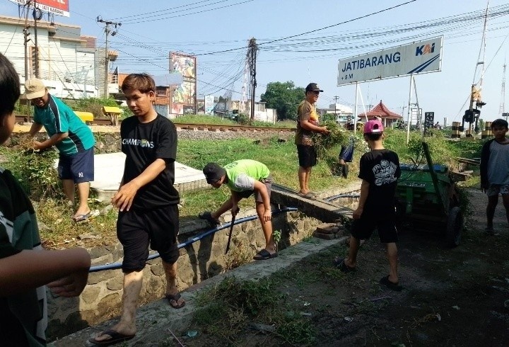 Warga Desa Bulak Blok Bedeng Gelar Kerja Bakti Lingkungan