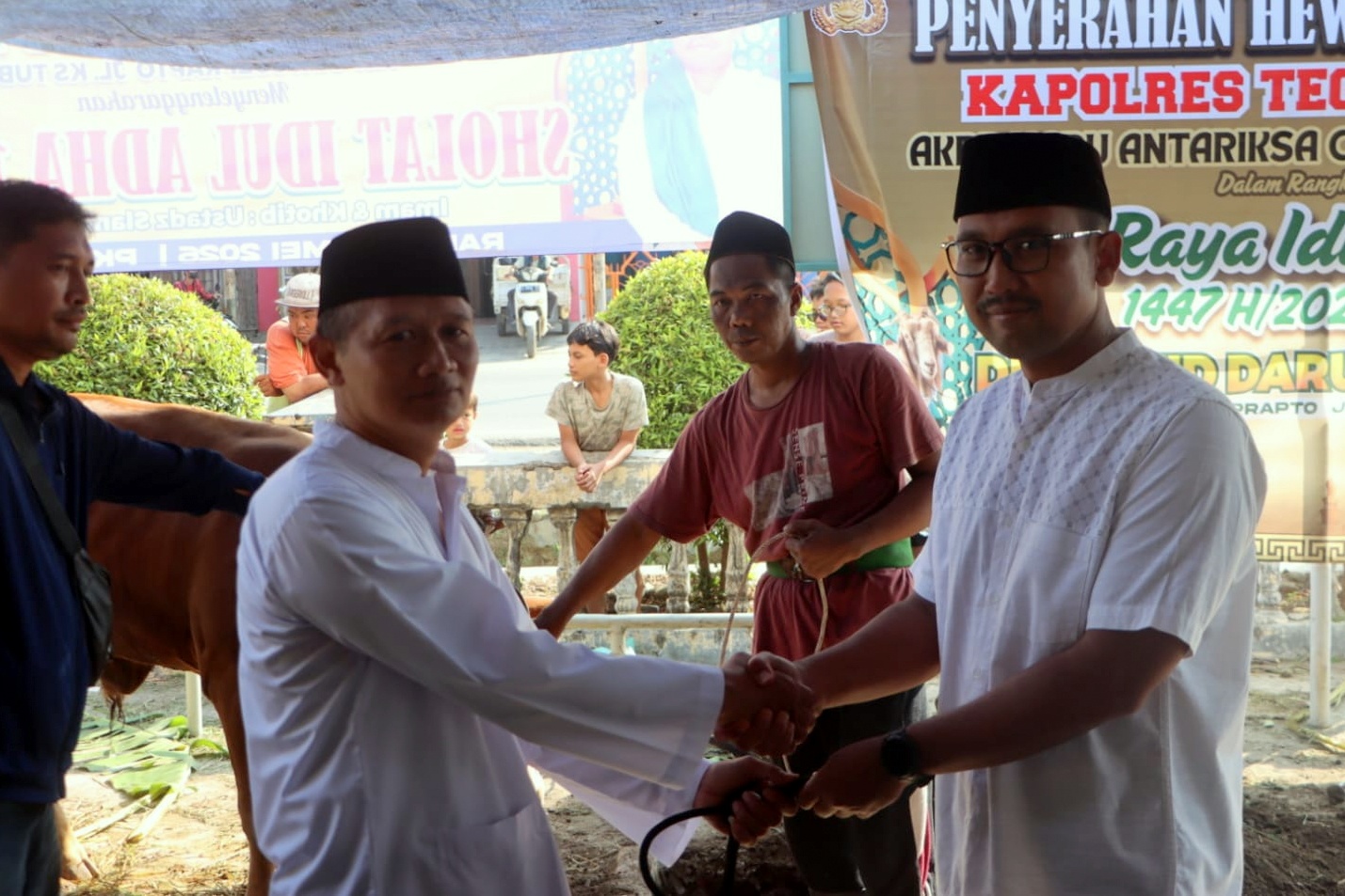 Kapolres Tegal Kota Serahkan Hewan Qurban, Tekankan Makna Kepedulian Sosial di Idul Adha