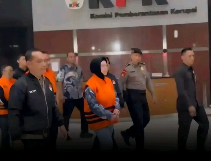 Bupati Sukoharjo Etik Suryani Di Tangkap KPK