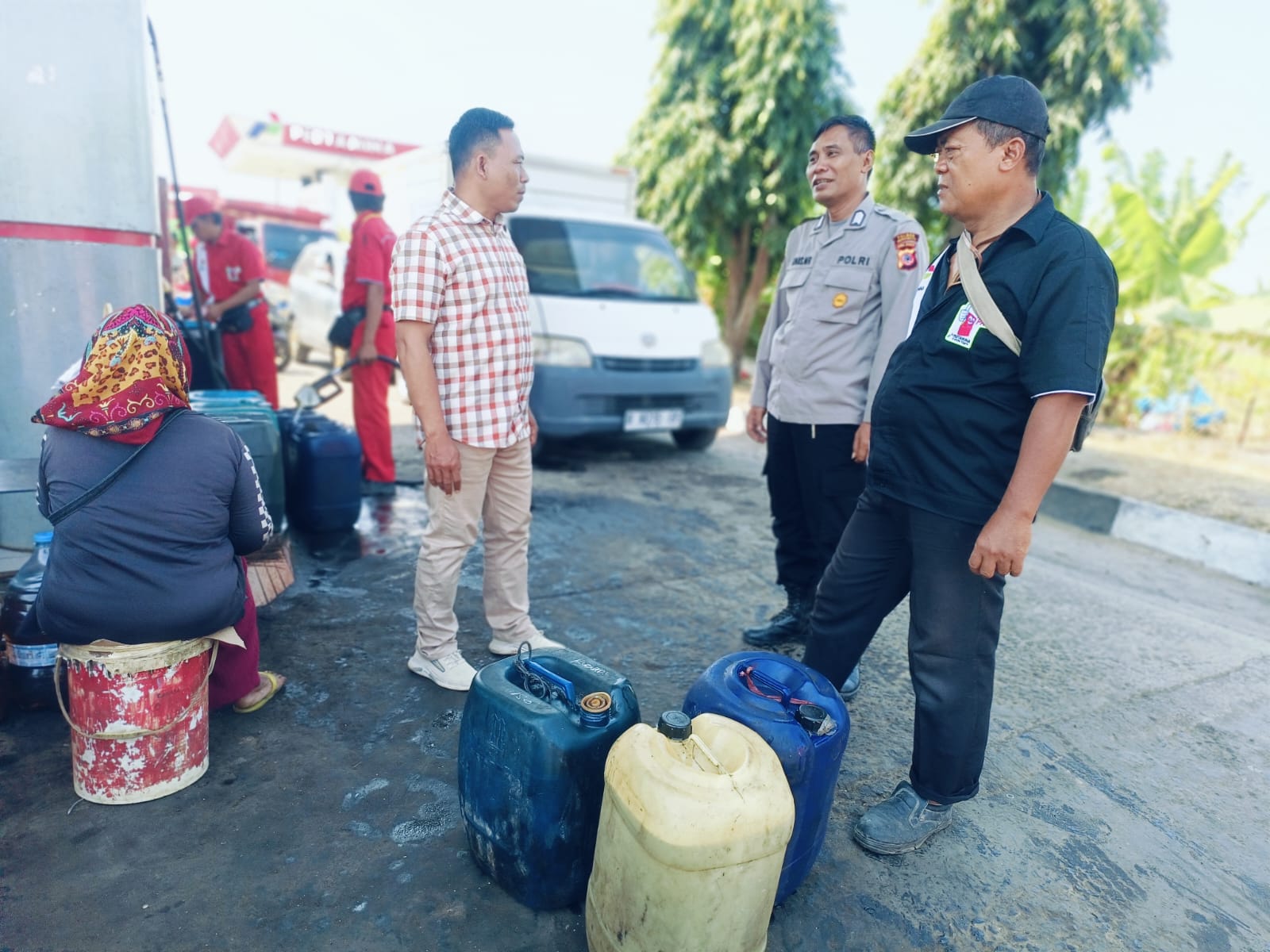Polisi Pastikan Pembelian Solar Bersubsidi Menggunakan Jerigen di SPBU Limbangan Sesuai Ketentuan