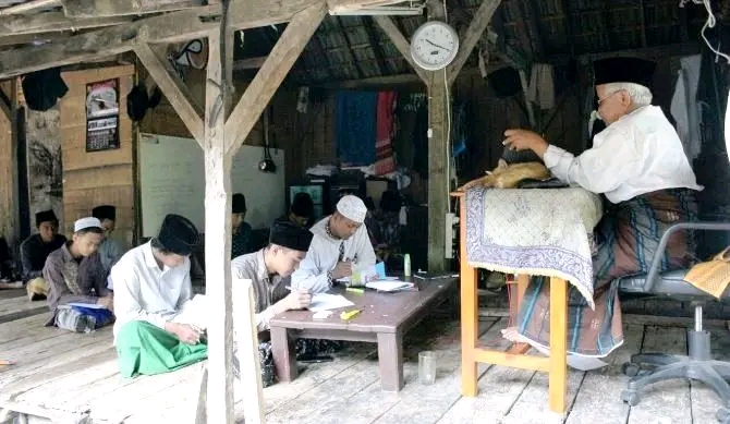 KEDIRI, Kiai Baidlowi & Pesantren Tanpa Nama