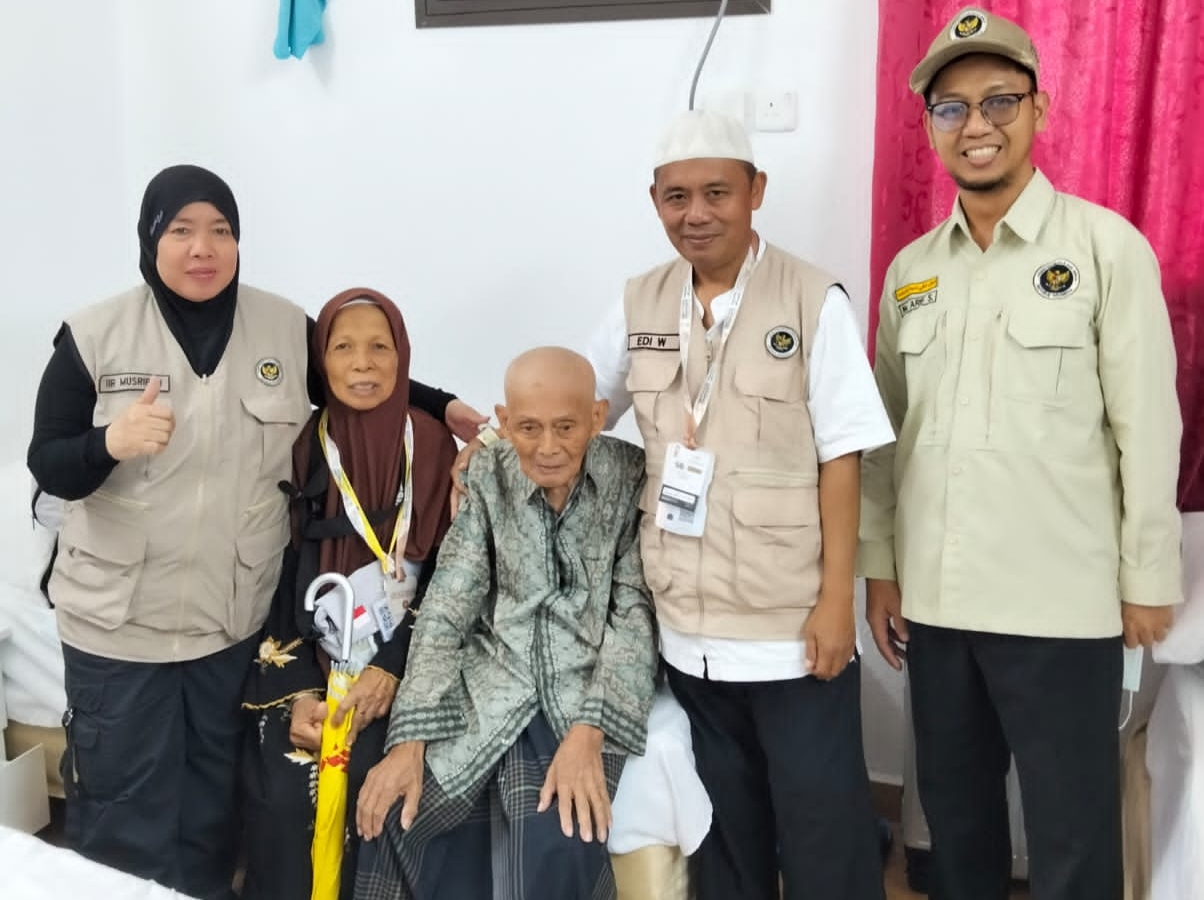 Sempat Patah Tulang, Jemaah Haji Lansia 84 Tahun Berhasil Selesaikan Rangkaian Ibadah di Mekah