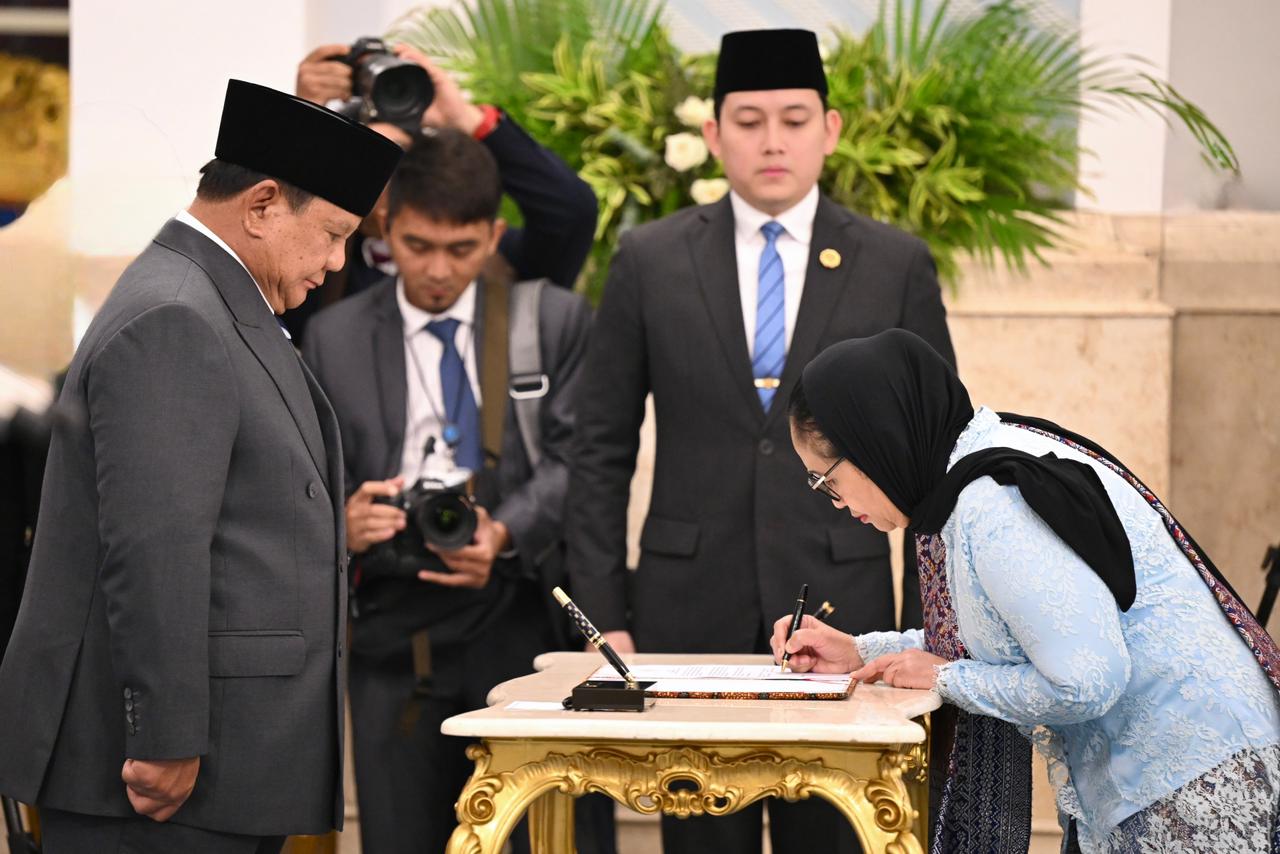 Presiden Prabowo Lantik Kepala BGN dan Penasihat Khusus, Panglima TNI Hadir Berikan Dukungan