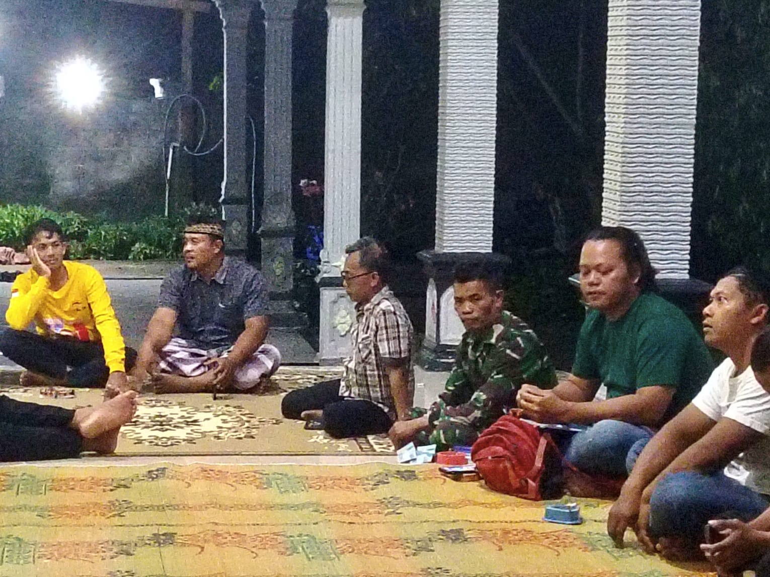 Patroli Wilayah dan Pembinaan Pemuda, Babinsa Rembun Ajak Karang Taruna Jadi Pelopor Kegiatan Positif