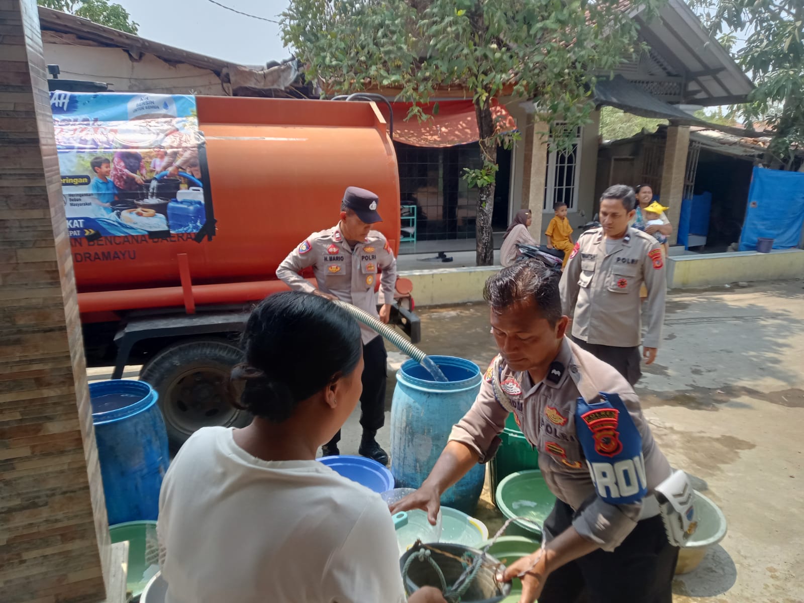 Polres Indramayu Kembali Salurkan 20.000 Liter Air Bersih