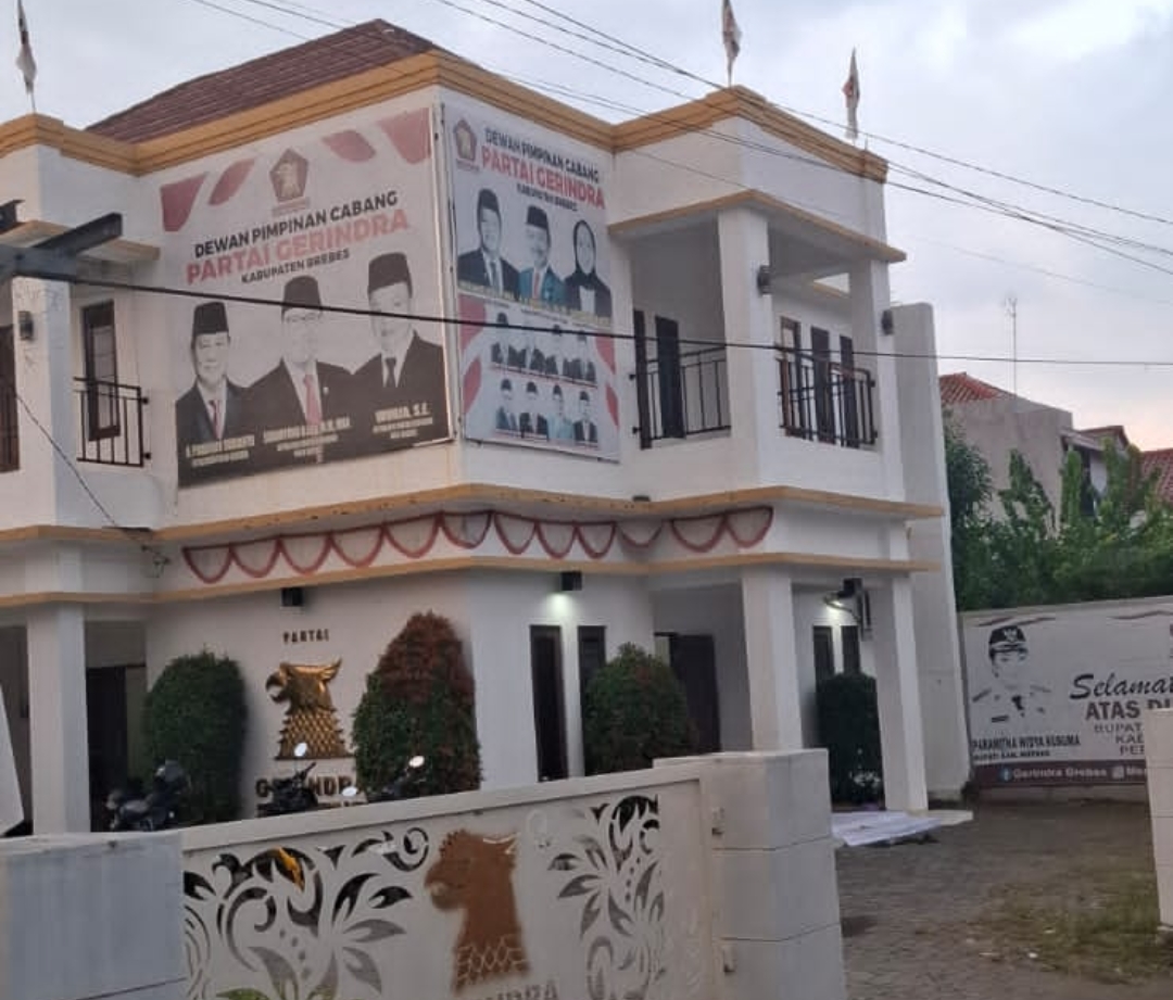 Wujud Perhatian Presiden Prabowo, DPC Gerindra Brebes Bagikan Hewan Kurban untuk Masyarakat dan Kader