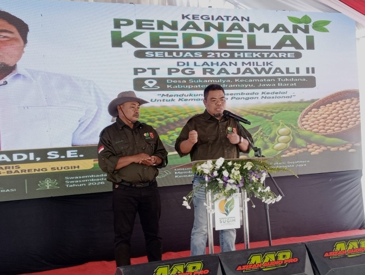 HUT Bhayangkara Ke - 80 H. Mulyadi Dewan Penasehat AMKI Terima Penghormatan Dari POLRI