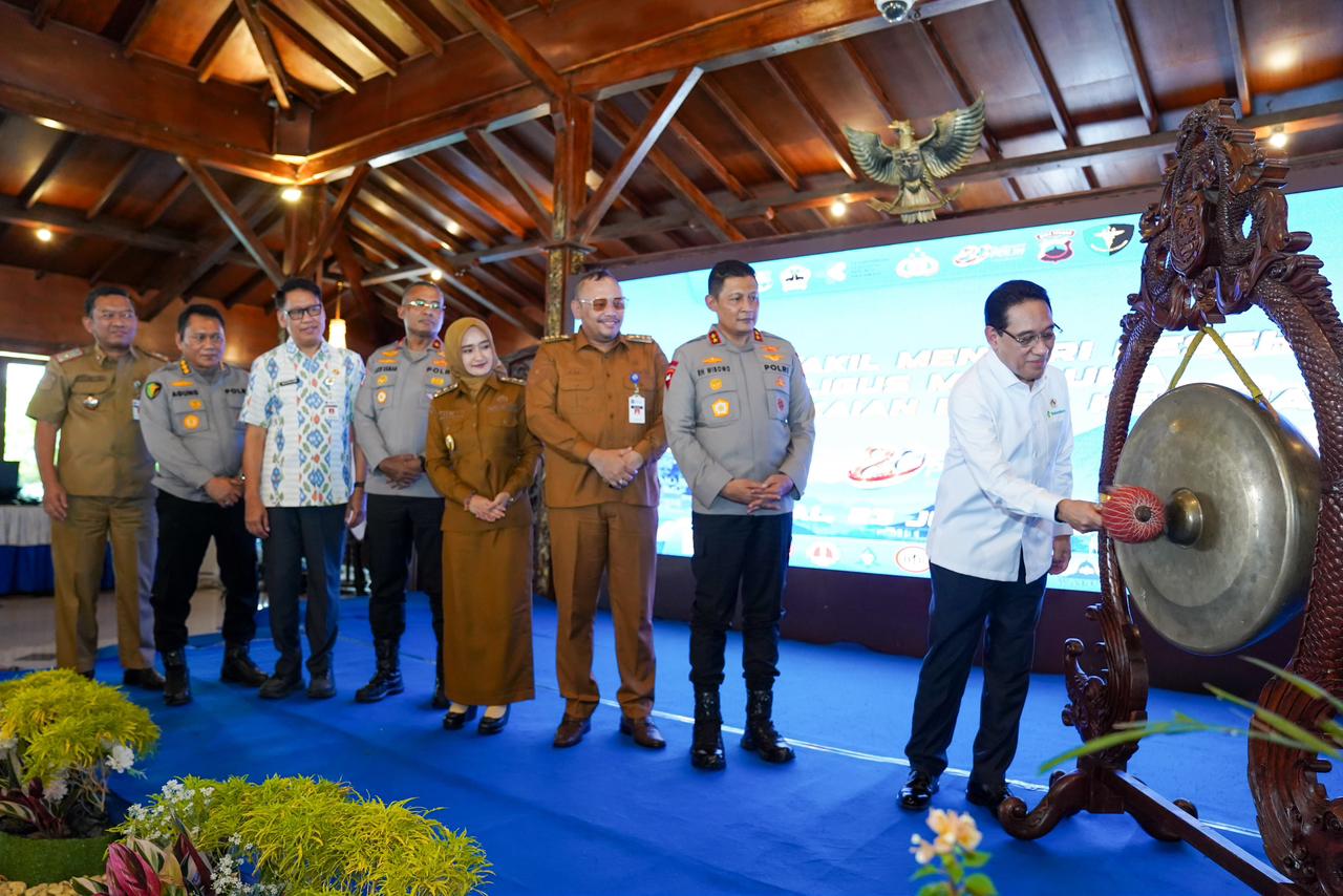 Kapolda Jateng Pimpin Puncak Bakti Kesehatan Hari Bhayangkara ke-80 di Tegal, Hampir Seribu Warga Nikmati Layanan Gratis
