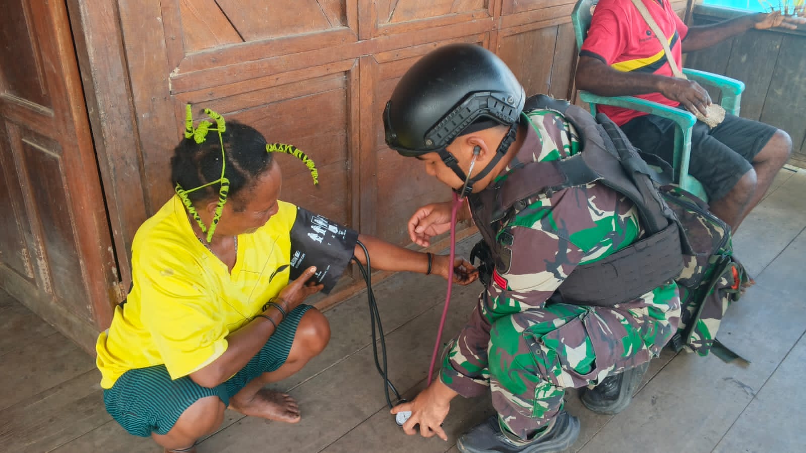 Merawat Asa di Teluk Bintuni: Pelayanan Kesehatan Satgas Yonif 410/ALG sebagai Jembatan Hati Rakya