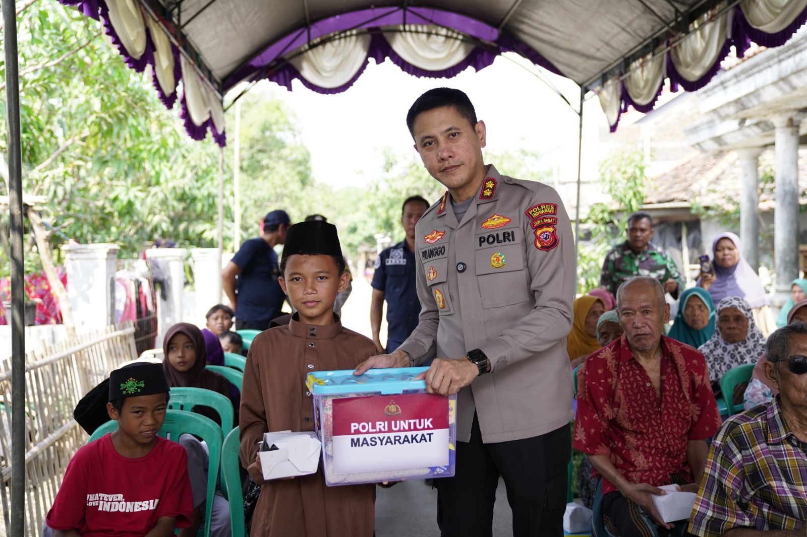 Air Bersih & Sembako AKBP Prianggo P.M., S.I.K., M.Si Salurkan Untuk Warga Desa Tanjakan