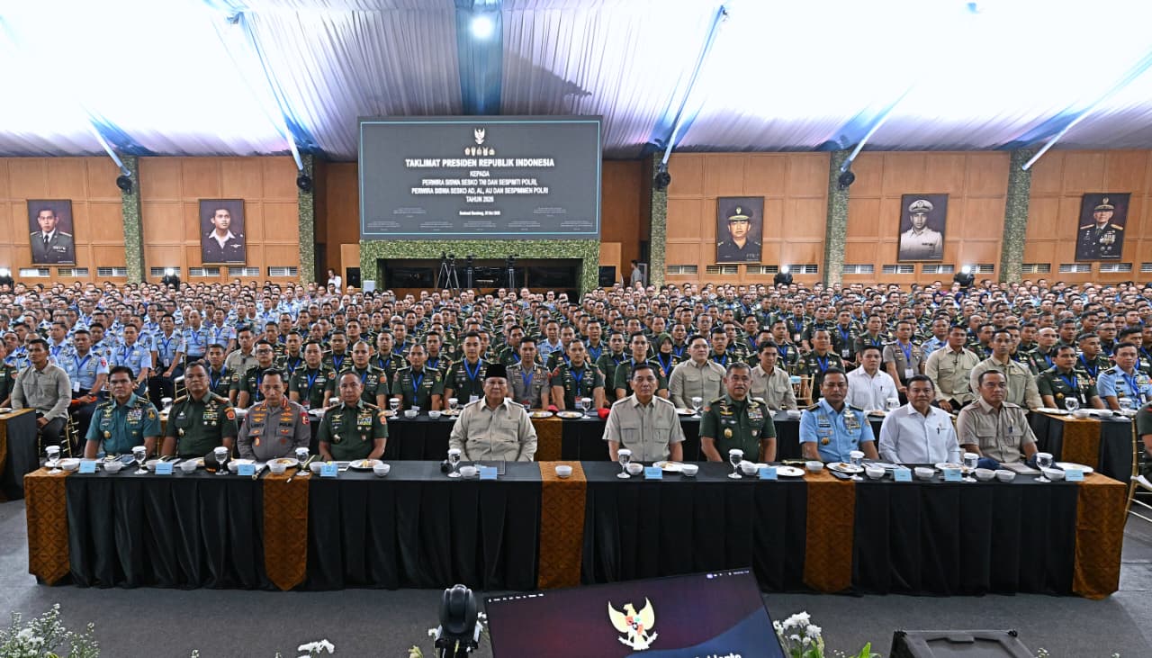Presiden Prabowo Beri Pembekalan Strategis untuk Ribuan Perwira TNI-Polri di Bandung